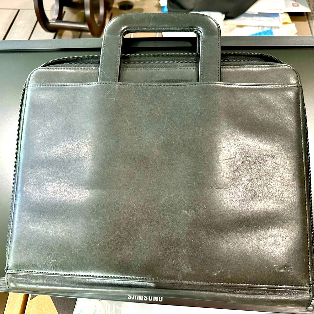 Tumi Executive Portfolio Black Leather with wraparound zip closure - handles +++